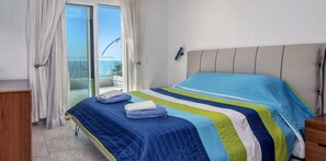 5 bedrooms, travel cot, WiFi