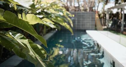 Gorgeous 5 bedroom beach house. Dog/Kid Friendly.