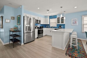 Fridge, microwave, stovetop, dishwasher