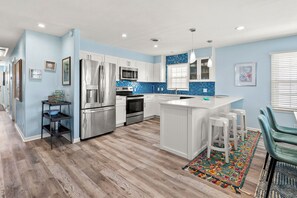 Fridge, microwave, stovetop, dishwasher