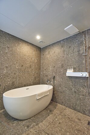 Deluxe Twin Room | Individually decorated, individually furnished, desk, laptop workspace - Bonathree Hotel (Busan)