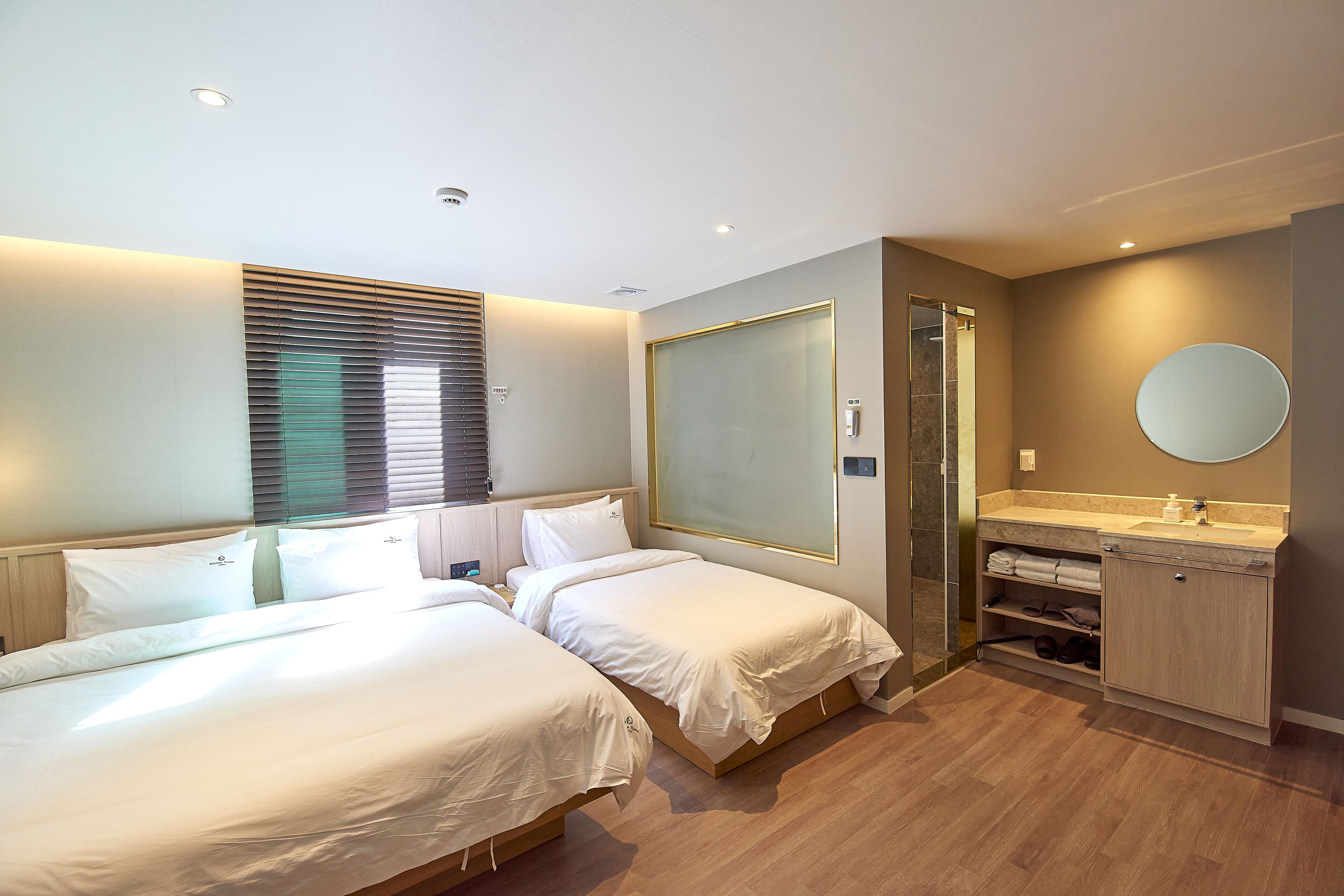 deluxe twin room | individually decorated, individually furnished, desk, laptop workspace