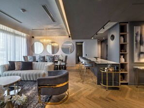Executive Suite | Living area
