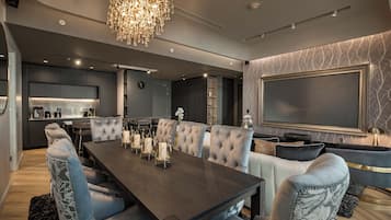 Executive Suite | Living area