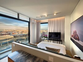 Superior Suite | In-room safe, soundproofing, iron/ironing board, free WiFi