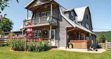 Solar Powered Barn on Farm w/ Hot Tub & Pond