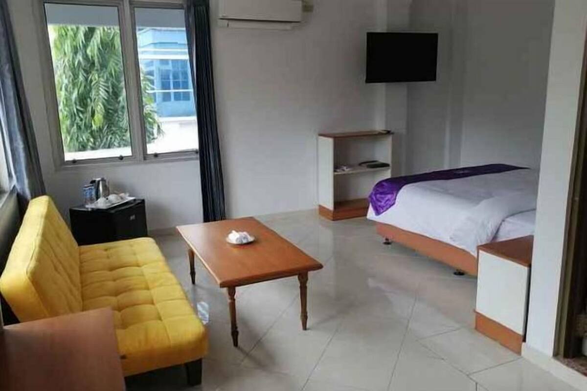 Desk, iron/ironing board, free WiFi, bed sheets