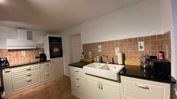 Kühlschrank, Mikrowelle, Ofen