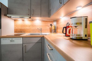 Unclassified image, 4 of 15, button