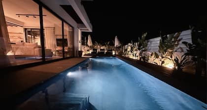 Lora Pearl Luxury Villa By Louis Hotels