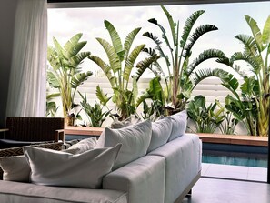 43-inch TV with cable channels - Lora Pearl Luxury Villa By Louis Hotels (Paralimni)
