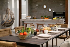 Outdoor dining - Lora Pearl Luxury Villa By Louis Hotels (Paralimni)