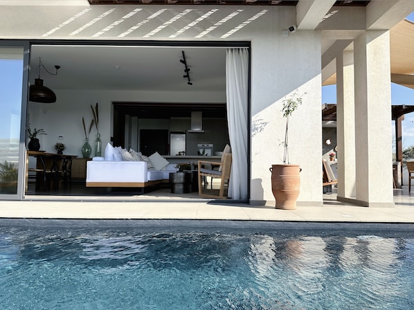 Outdoor pool, pool umbrellas, sun loungers