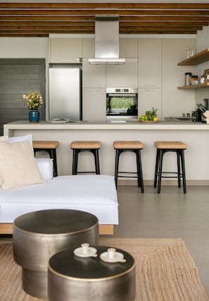 Private kitchen - Lora Pearl Luxury Villa By Louis Hotels (Paralimni)