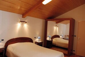 2 slaapkamers, een strijkplank/strijkijzer, reisbedje, gratis wifi