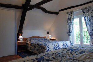 2 bedrooms, iron/ironing board, travel crib, free WiFi - The Garden of Eden (Cajarc)