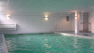 Innenpool, beheizter Pool
