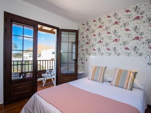 4 makuuhuonetta, silitysrauta/-lauta, Wi-Fi, vuodevaatteet