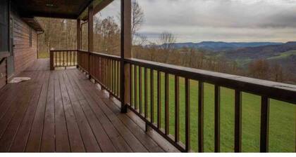 Ranch Home w/ Rolling Hill Views & Hot Tub