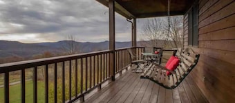 Ranch Home w/ Rolling Hill Views & Hot Tub