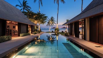 Indoor pool, 2 outdoor pools