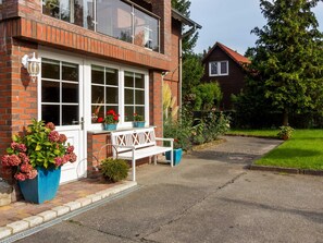 Unclassified image, 3 of 18, button