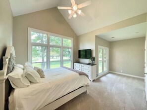 5 bedrooms, desk, iron/ironing board, free WiFi