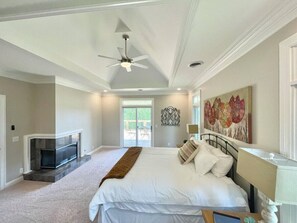 5 bedrooms, desk, iron/ironing board, free WiFi