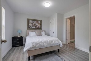 4 bedrooms, desk, iron/ironing board, free WiFi