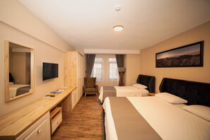 Standard-Doppelzimmer | Allergikerbettwaren, Minibar, Zimmersafe, schallisolierte Zimmer