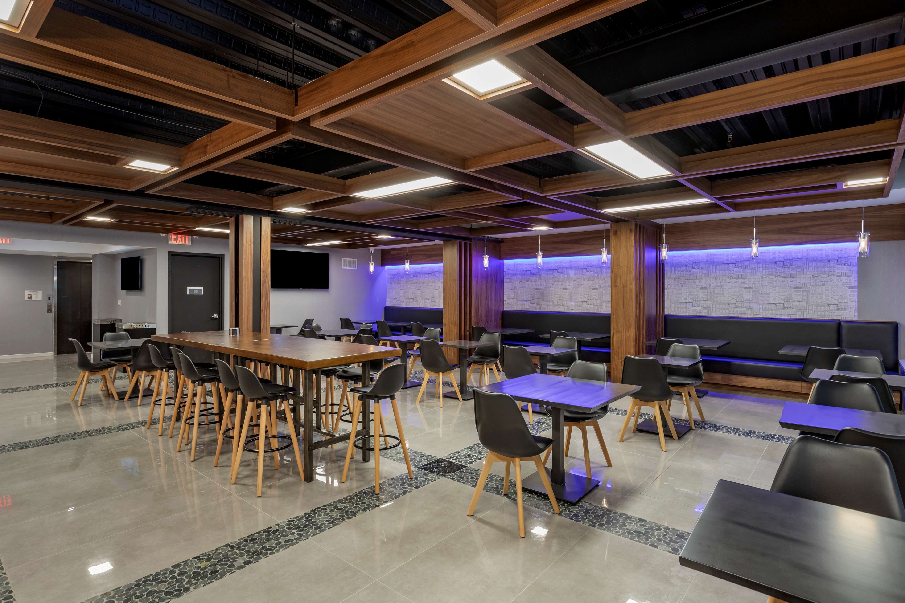 Photo - Best Western Plus Soho Hotel