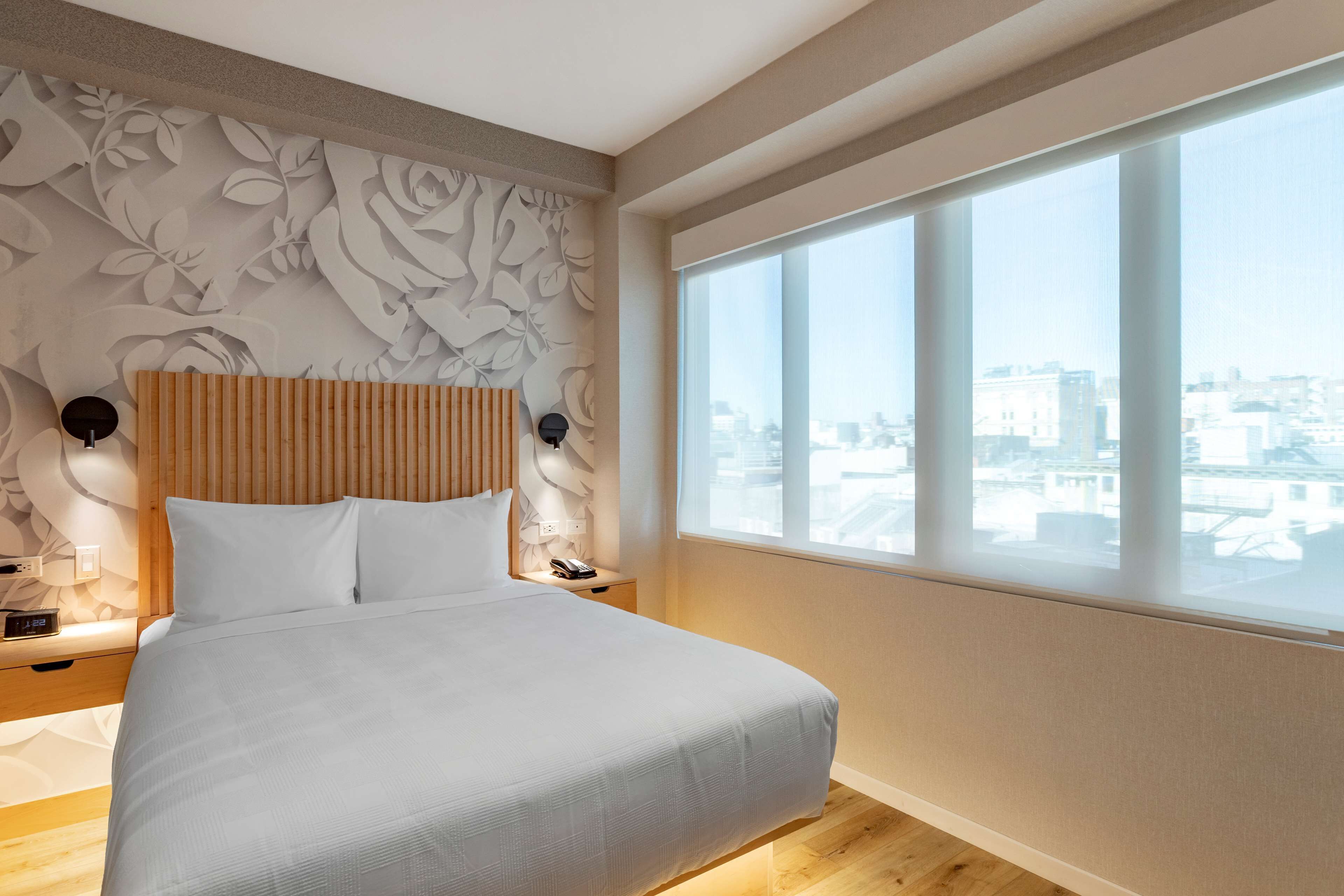 Caja fuerte, decoración individual, mobiliario individual y escritorio