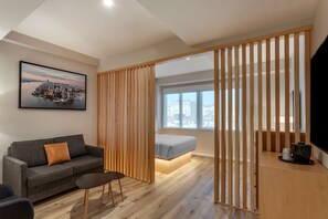 Room, 1 Queen Bed with Sofa bed, Accessible, Non Smoking (Bathtub with Sofabed) | In-room safe, individually decorated, individually furnished, desk - Best Western Plus Soho Hotel (New York)