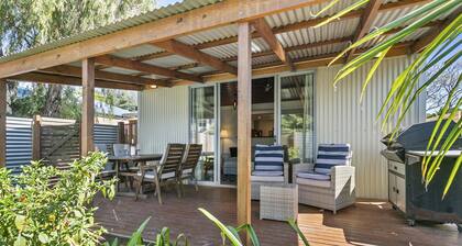 Coral Haven ~ Aldinga Beach - A little oasis ~ beautifully renovated mid-century beach shack