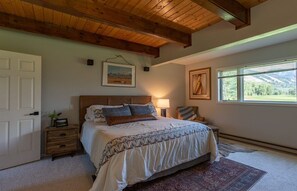 3 bedrooms, desk, iron/ironing board, travel cot