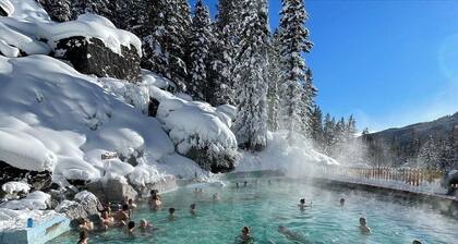 Cedar Creek Chalet ⁓ Snowmobilers Dream ⁓ Hot tub ~ Great Views