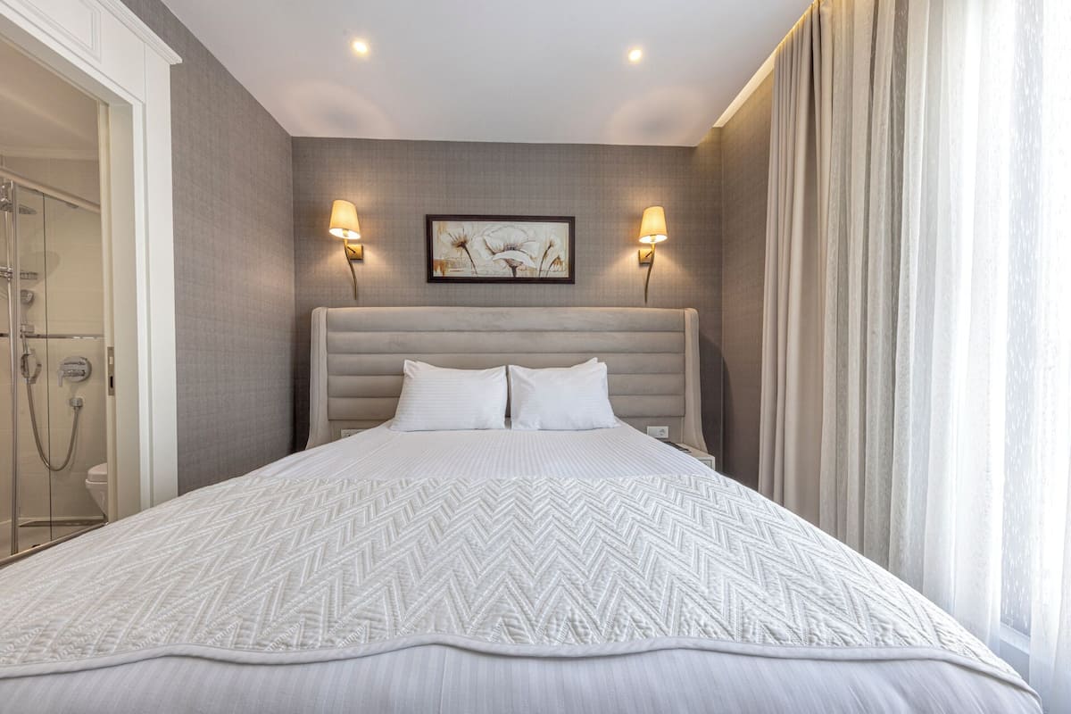 Egyptian cotton sheets, premium bedding, minibar, in-room safe