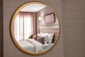 Egyptian cotton sheets, premium bedding, minibar, in-room safe - Mr Beyaz Butik Hotel (Istanbul)