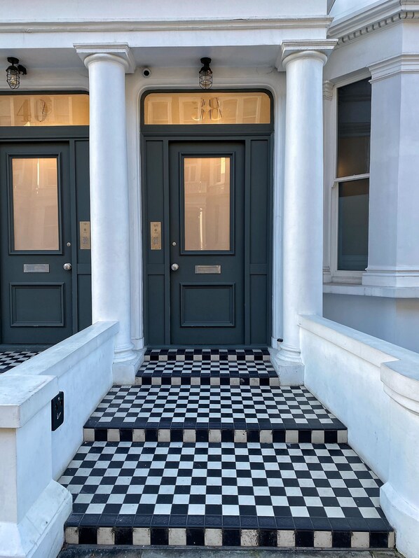 Front of property - StayPrime Earls Court Serviced Apartments (London)