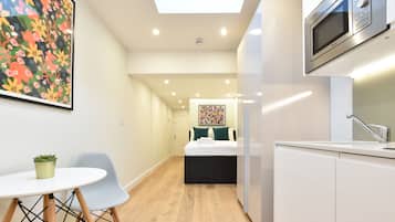 Lower Ground Floor Garden View Studio | 1 間睡房、防敏寢具、熨斗/熨衫板、免費 Wi-Fi