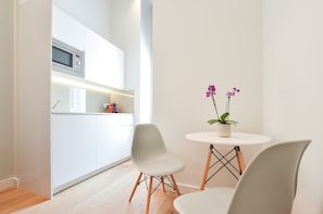 Private kitchen - StayPrime Earls Court Serviced Apartments (London)