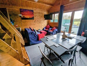 Dining - Isle of Anglesey - cute dog friendly cosy cabin with dedicated EV charging  (Brynsiencyn)