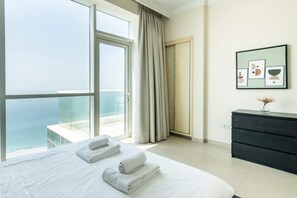 3 bedrooms, desk, laptop workspace, bed sheets