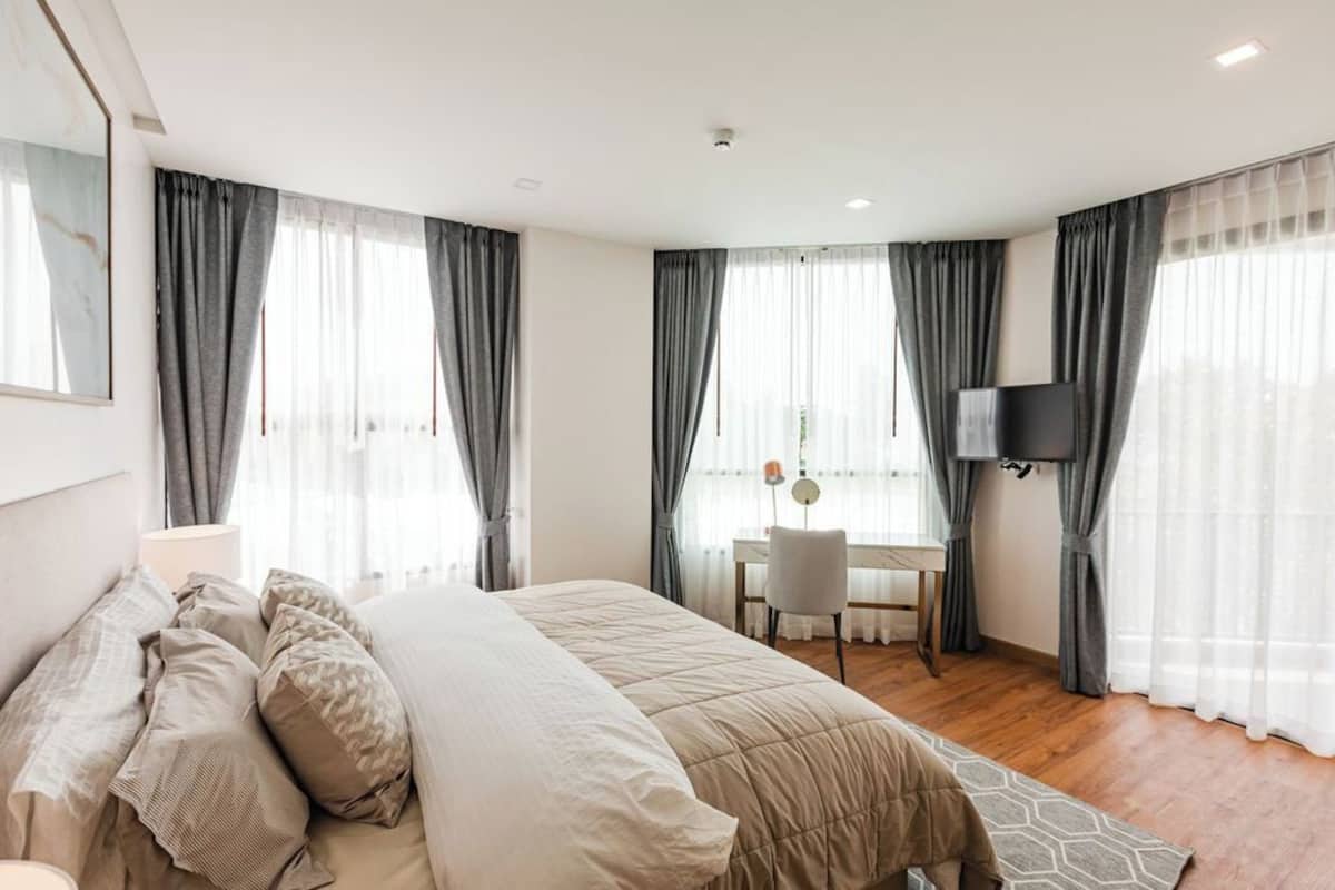 Family Suite, 2 Bedrooms | 2 bedrooms, in-room safe, individually furnished, desk