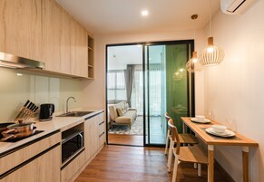 Full-size fridge, microwave, cookware/dishes/utensils, dining tables