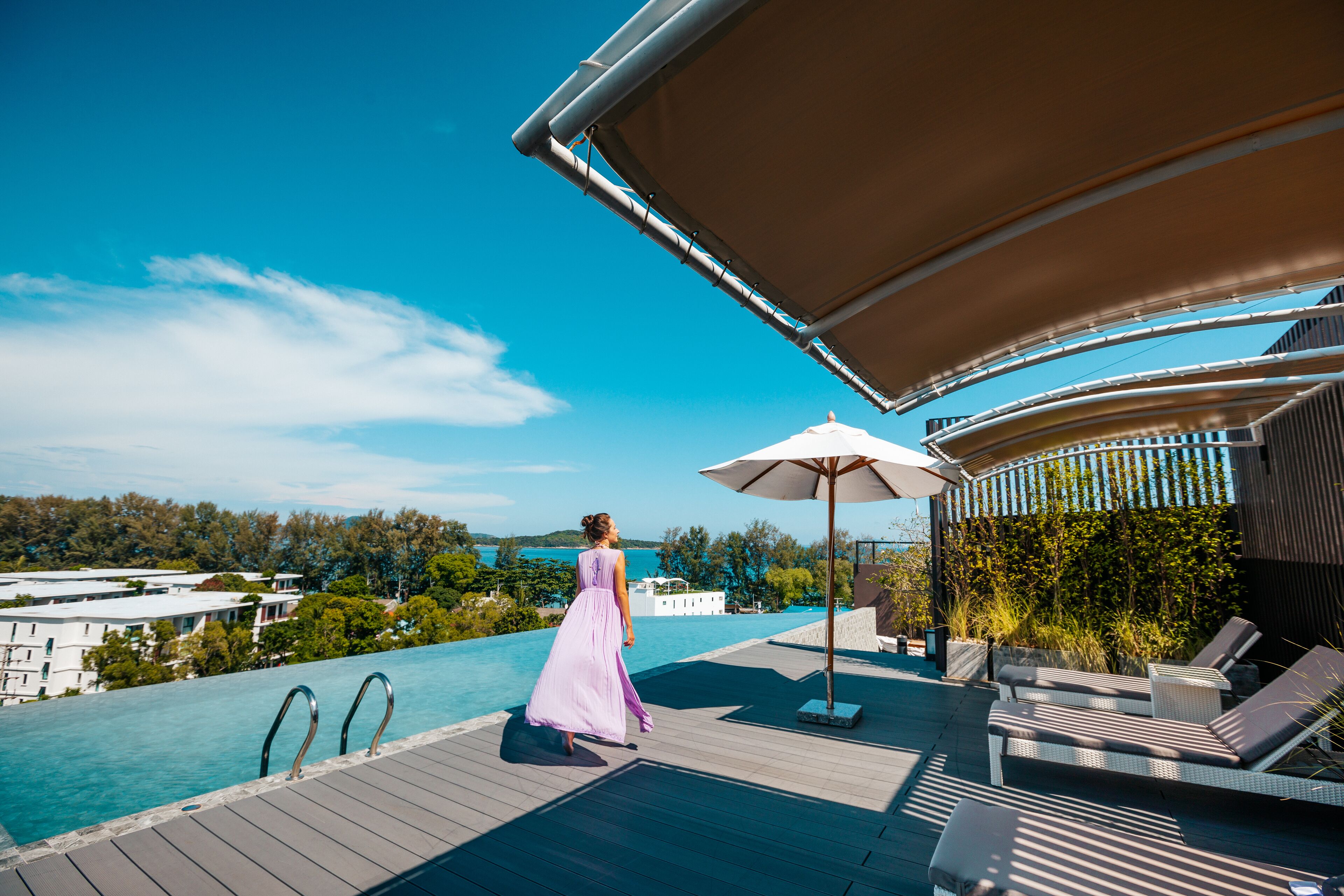 屋外プール、営業時間 7:00 ～ 20:00、カバナ (無料)、プール パラソル