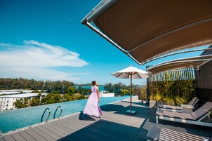 Outdoor pool, open 7:00 AM to 7:00 PM, pool umbrellas, sun loungers