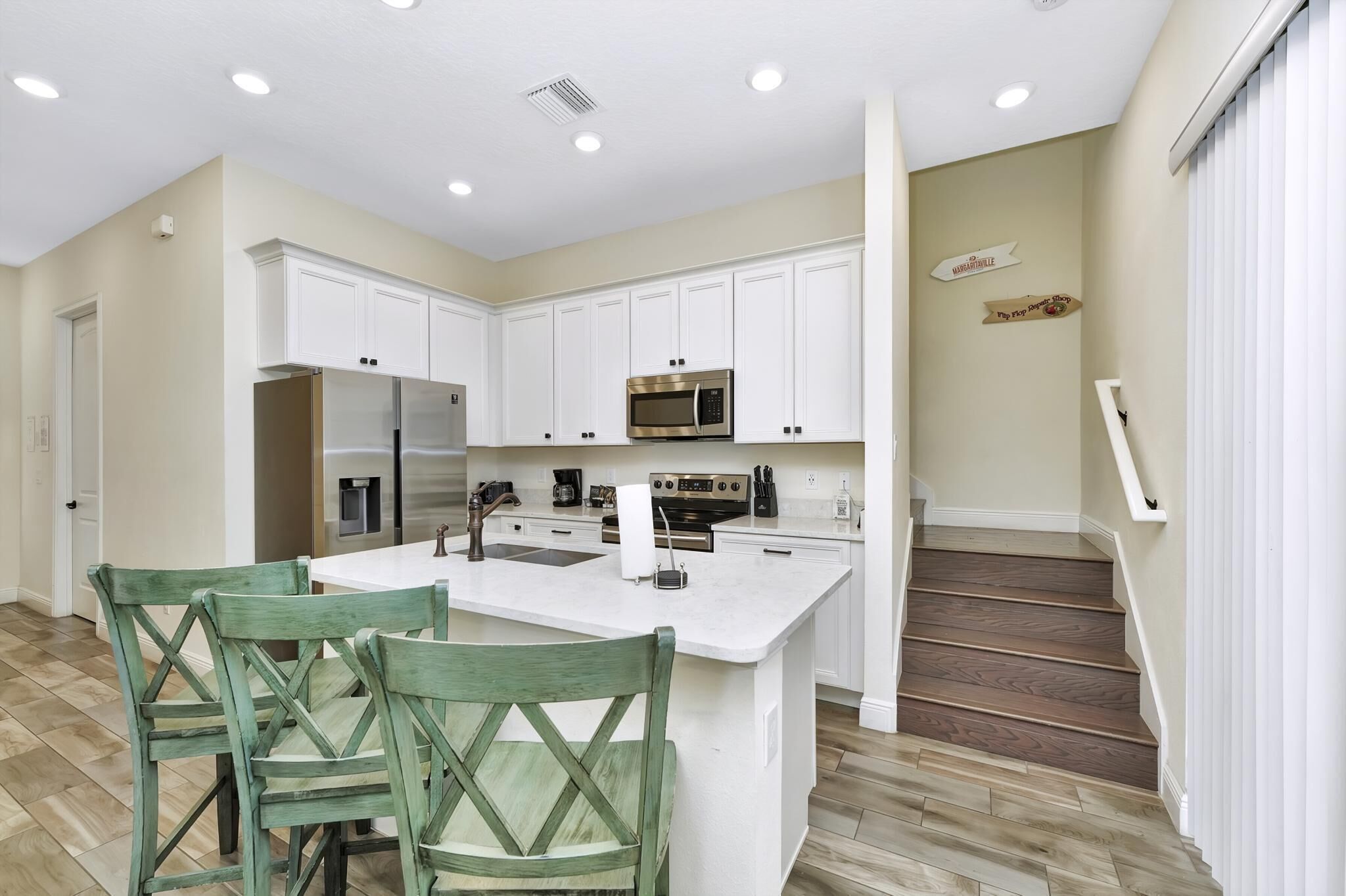 Frigorifero, forno, piano cottura, lavastoviglie