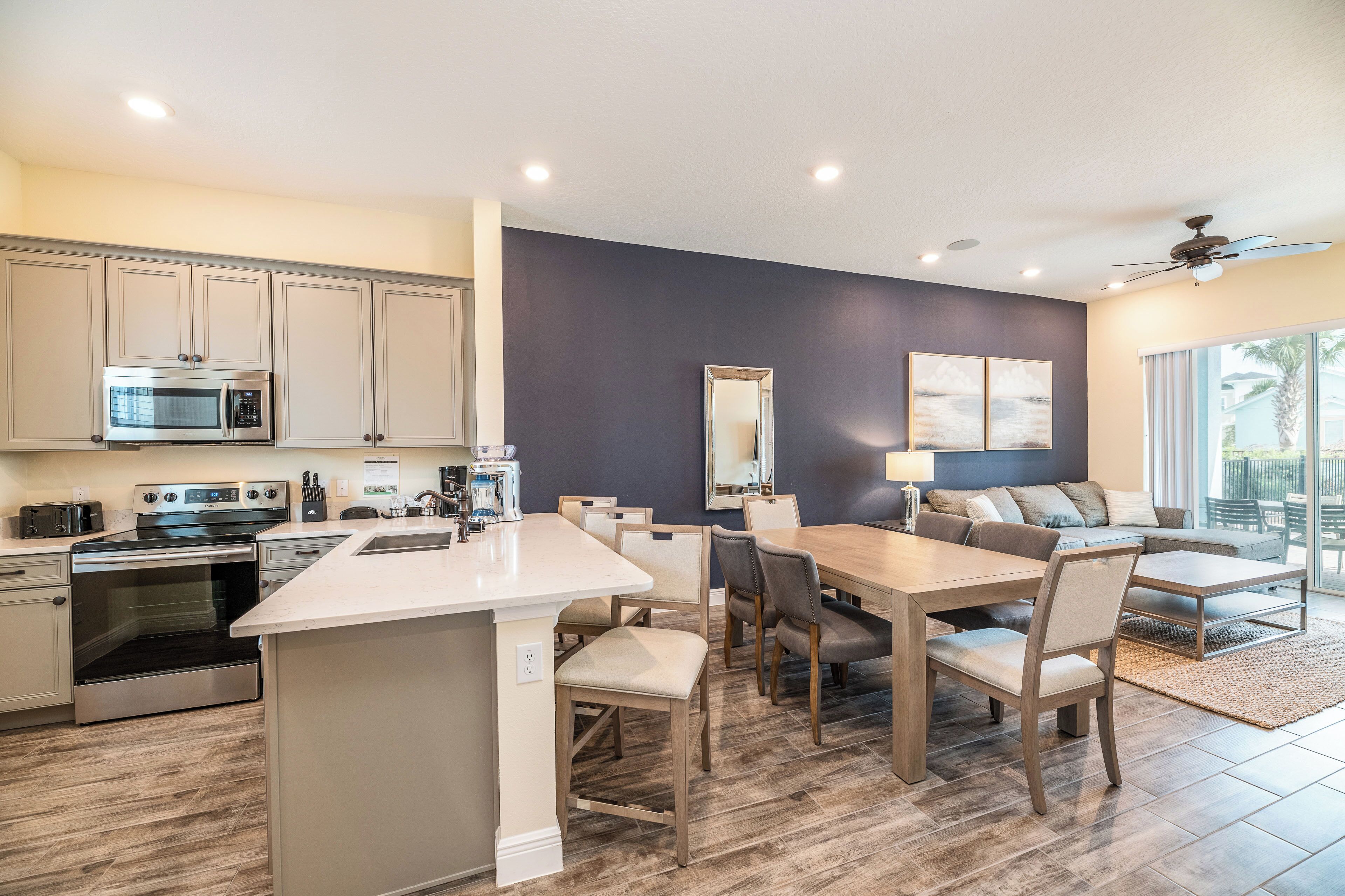 Frigorifero, forno, piano cottura, lavastoviglie