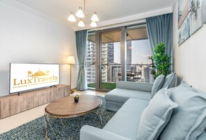 Premier-Apartment | Wohnbereich | 60-Zoll-Smart-TV mit Digitalempfang, Fernseher, Netflix